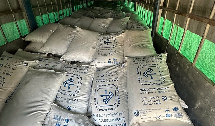 Bat xe tai cho gan 35 tan duong trang khong hoa don