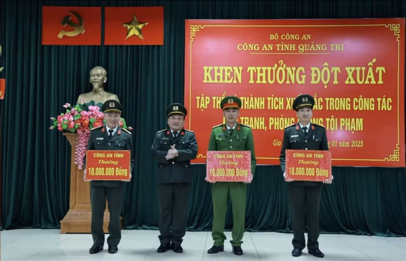 Quang Tri: Bat 2 doi tuong mua ban 85kg thuoc no, 400 kip no