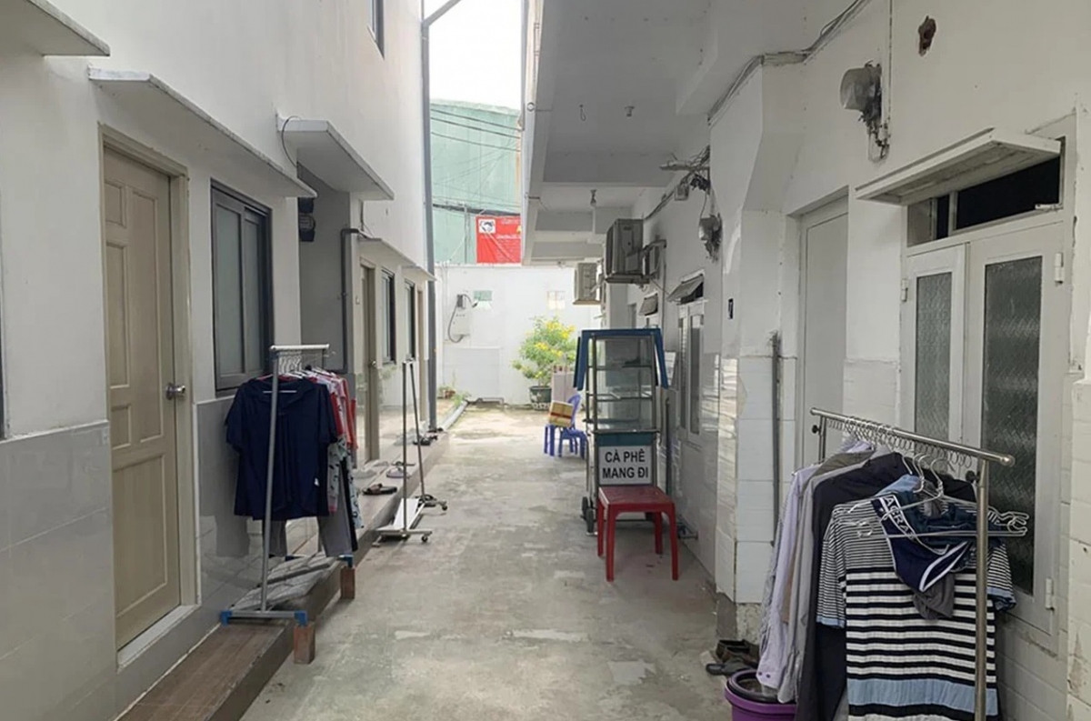 Không quản ngày đêm, các trinh sát đã chia quân đi các hướng quyết tâm tìm ra thủ phạm. Công an huyện Mê Linh, huyện Phúc Yên (Vĩnh Phúc) và Kim Bôi (Hòa Bình) cũng vào cuộc tích cực, đội trọng án Công an TP Hà Nội là lực lượng nòng cốt. 1 nhân chứng tại gần nơi thuê trọ của chị Ng. đã nhìn thấy và tả về một thanh niên đi cùng chị ngay trong buổi tối nạn nhân mất tích. (Ảnh minh họa, nguồn internet)