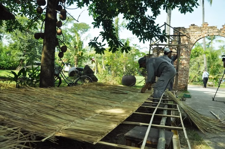 Ngoài ra, đoạn này còn có tiểu cảnh “Thành phố Thông minh - Smart City” với hình ảnh đoàn tàu metro dài 2m chạy xung quanh biểu tượng công nghệ số thể hiện khát vọng của người dân TP không ngừng tiếp cận công nghệ.