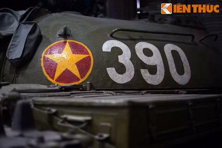 Tại đây, xe tăng 390 và các xe trong Đại đội 4 được điều về Tiểu đoàn 1 - Lữ đoàn 203 và cùng đơn vị hành quân đến Rừng Lỏ (gần Xuân Lộc) tiến công vào Sài Gòn - Gia Định. Ngày 29/4/1975, xe tham gia tiến công căn cứ Nước Trong.