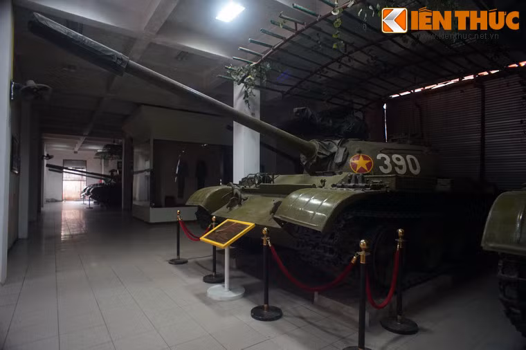 Trước khi tham gia Chiến dịch Hồ Chí Minh, chiếc xe tăng này thuộc biên chế Đại đội 4, Tiểu đoàn 171, Lữ đoàn xe tăng 203 vào năm 1971. Đến năm 1972, xe được biên chế về Đại đội 4, Tiểu đoàn 512, Lữ đoàn 203 Quân đoàn 2, năm 1973 hành quân vào Thừa Thiên Huế, chiến đấu giải phóng Tà Lương, A Lưới.