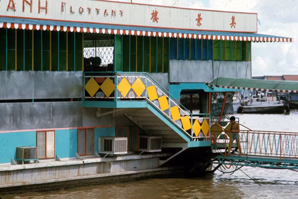 Sau năm 1975, nhà hàng lừng danh Sài Gòn một thời này chính thức chấm dứt sự tồn tại. Ảnh: Michael G. Anderson.