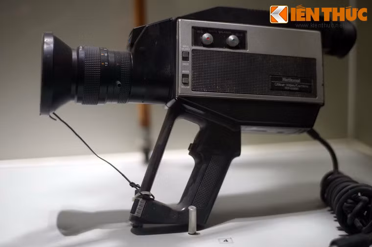 Máy quay phim National, phóng viên Thông tấn xã Giải phóng miền Nam sử dụng trong kháng chiến chống Mỹ.