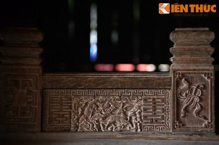 Đây là những tác phẩm có giá trị nghệ thuật rất cao, mang những chủ đề phong phú như rồng, phượng, tùng, mai, trúc, bầu rượu, thanh gươm...