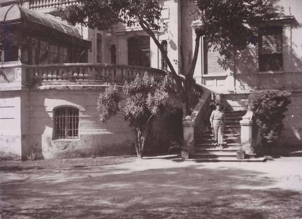 Câu lạc bộ Sĩ quan, nay là Cung thiếu nhi Hà Nội. Ảnh: Robert Tison.