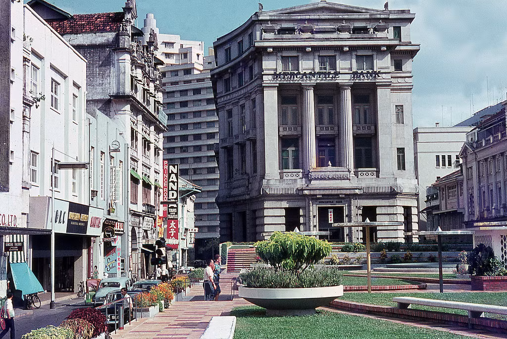 Tòa nhà ngân hàng Mercantile ở khu Raffles Place. Ảnh: David Ayres