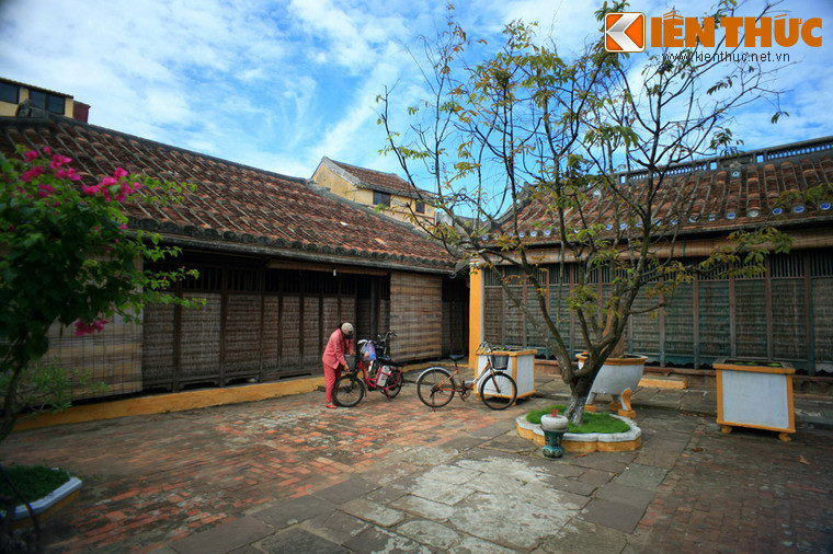 Làng Hoài Phô hẳn là một làng cổ của người Việt hình thành bên bờ sông ở Hội An vào cuối thế kỷ 15. Sau đó các thương nhân phương Tây đến giao thương buôn bán, dẫn đến việc ký âm, gọi tên Hoài Phô thành Faifo và các tên gọi tương tự khác.