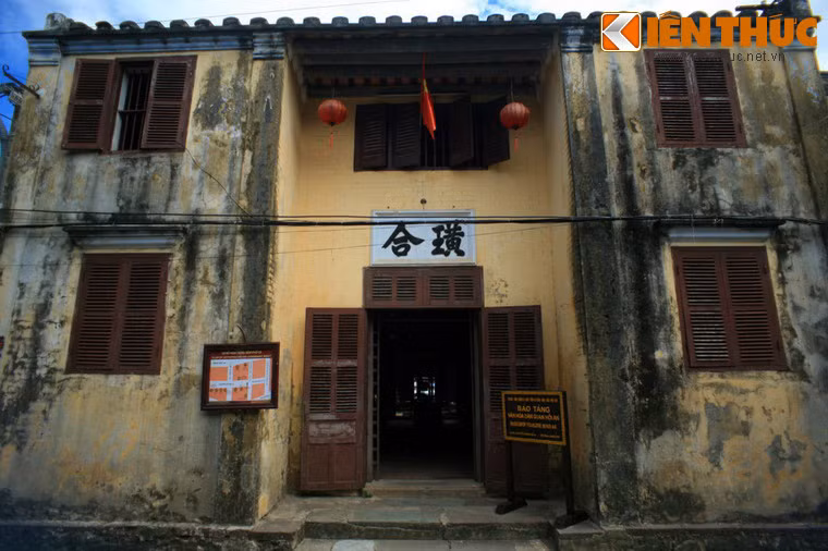 Một số ngôi nhà cổ đã được chuyển thành bảo tàng, nơi lưu giữ những hiện vật vô giá về quy trình hình thành và phát triển của Hội An, ví dụ như Bảo tàng văn hóa dân gian Hội An, vốn là ngôi nhà cổ lớn nhất Hội An.