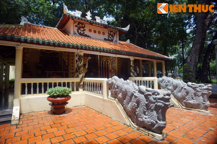 Với những giá trị tâm linh to lớn cùng cảnh quan đẹp, Đền Hùng Tao Đàn là một địa điểm về nguồn rất có ý nghĩa ở khu vực Trung tâm TP HCM vào dịp Giỗ tổ Hùng Vương.