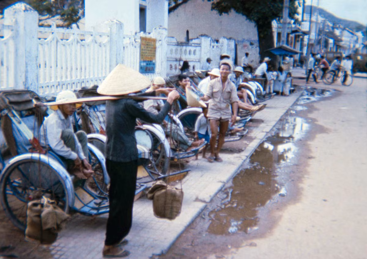 Nơi tập kết của những người lái xích lô. Ảnh: 19engrvn.org.