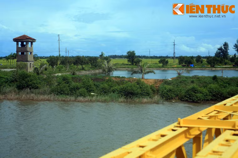 Tháng 10/1967, chính quyền Sài Gòn đơn phương xóa bỏ đường giới tuyến quân sự tạm thời tại vĩ tuyến 17. Cầu Hiền Lương đã bị máy bay Mỹ đánh sập sau đó ít lâu.