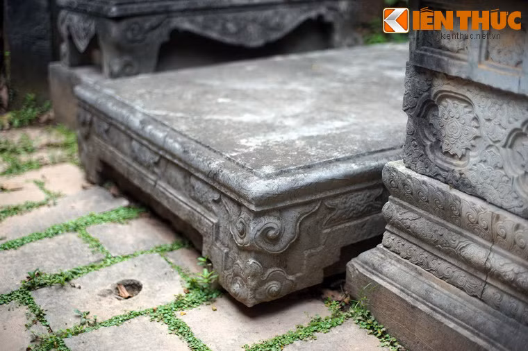 Cận cảnh sập thờ.