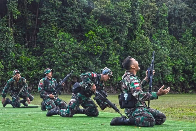Đội Indonesia ăn mừng sau khi hoàn thành xuất sắc bài bắn của mình. Nguồn ảnh: Enog.