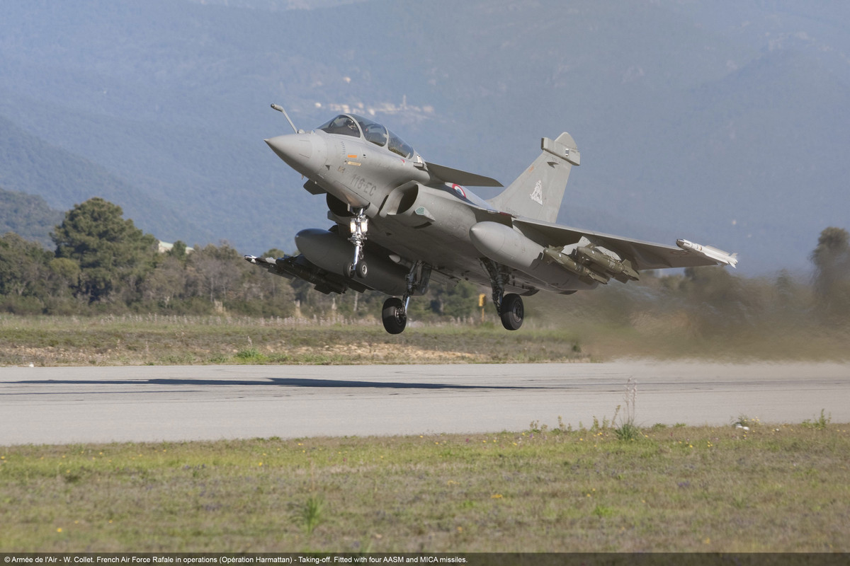 Trong quá khứ, Hải quân Ấn Độ cùng với Hải quân Qatar đã từng có sự hợp tác trong rất nhiều khía cạnh, tuy nhiên tới tận năm 2019 này, hai nước mới quyết định tập trận chung. Nguồn ảnh: Arme d'air.