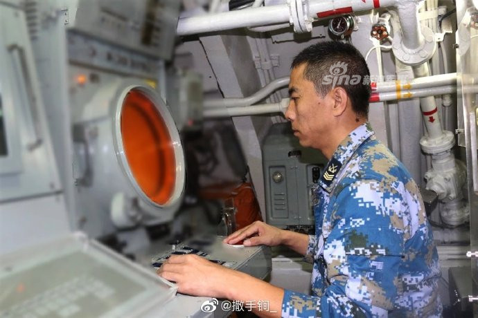 Hệ thống radar được trang bị trên tàu đặt ngay cạnh khoang chỉ huy. Nguồn ảnh: Sina.