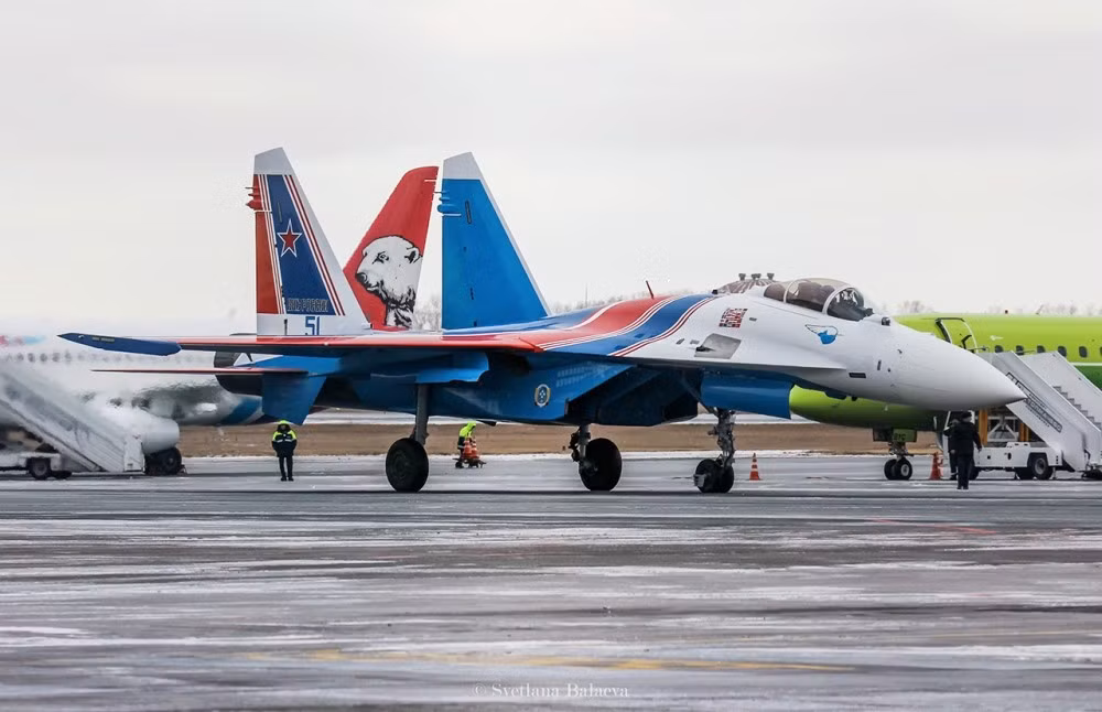 Trước đó, sáu chiếc chiến đấu cơ Su-35S khác đã được chuyển cho lực lượng Trung đoàn Tiêm kích 790 và Sư đoàn Không quân Hỗn hợp 105. Nguồn ảnh: Livejournal.