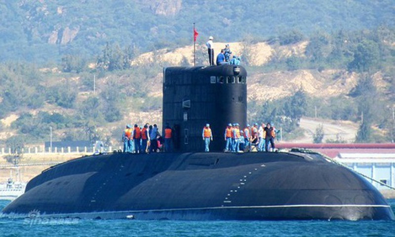 Việc mua các tàu ngầm Kilo ở thời điểm khá muộn cũng là một lợi thế của Hải quân Việt Nam, khi chúng ta có thể lựa chọn các cấu hình hiện đại nhất mà Nga có thể cung cấp cho Việt Nam trên lớp tàu ngầm tấn công này sau nhiều lần cải biên, hiện đại hoá. Nguồn ảnh: QPVN.