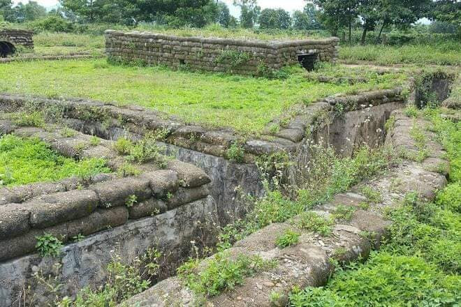 Thậm chí, quân đội Mỹ còn từng tính đến chuyện sử dụng bom nguyên tử chiến thuật - thậm chí là bom nguyên tử chiến lược nếu cần để giải toả áp lực cho căn cứ quân sự này. Nguồn ảnh: Pinterest.