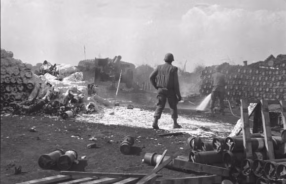 Tổng cộng tại Khe Sanh, quân giải phóng đã áp đảo về hoả lực khi bắn tổng cộng 159.000 phát đạn pháo các loại. Phía Mỹ chỉ đáp trả yếu ớt với... 10.900 phát. Nguồn ảnh: Pinterest.