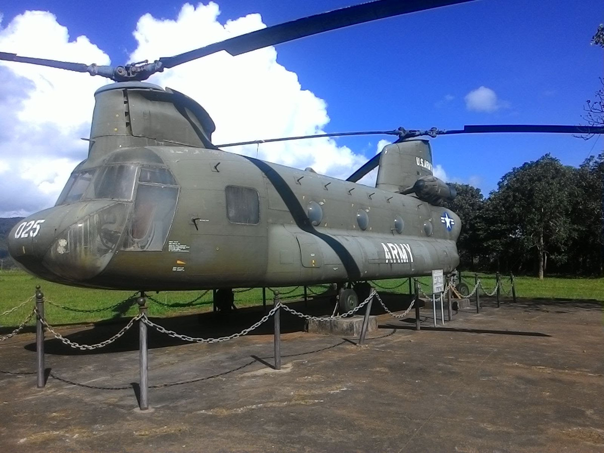 Chiến dịch Khe Sanh cũng chính là trận đánh đầu tiên mà ta đánh sòng phẳng với người Mỹ ở cấp Sư đoàn. Việc thắng tuyệt đối quân đội Mỹ trong trận này, buộc Mỹ phải "phá căn cứ, bỏ của chạy lấy người" là thắng lợi không thể to lớn hơn dành cho quân giải phóng. Nguồn ảnh: Pinterest.