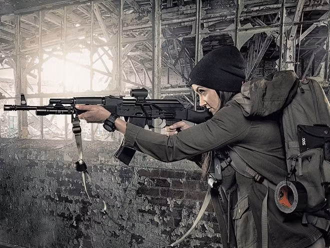 Vị trí của hệ thống ngắm này cũng có thể thay đổi dễ dàng, khi thì được đặt ở phía trên gần thước ngắm tiêu chuẩn của súng, lúc lại có thể đưa về phía sau, gần mắt xạ thủ. Nguồn ảnh: Pinterest.