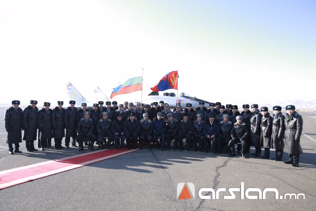 Thế hệ máy bay chiến đấu Mig-29 đầu tiên do Liên Xô sản xuất được gọi là Fulcrum-A với sống lưng thuôn gọn có sức chứa nhiên liệu 4.365 lít, nó có 2 dòng giản lược tính năng và không mang được vũ khí hạt nhân để xuất khẩu.