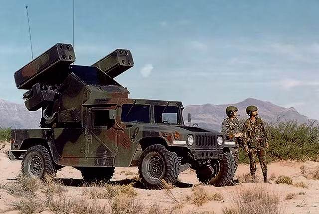 Kể từ sau vụ khủng bố 11/9/2001, các phương tiện bay đều bị cấm hoạt động trong không phận của Nhà Trắng. Chỉ một vài phương tiện bay được cấp phép mới được hoạt động trong khu vực này. Nguồn ảnh: Twitter.