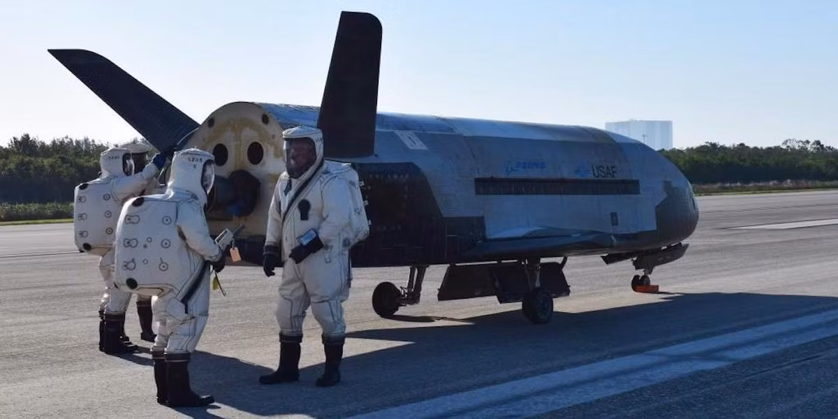 Khong quan My muon F-35 va F-22 bay duoc vao… vu tru?