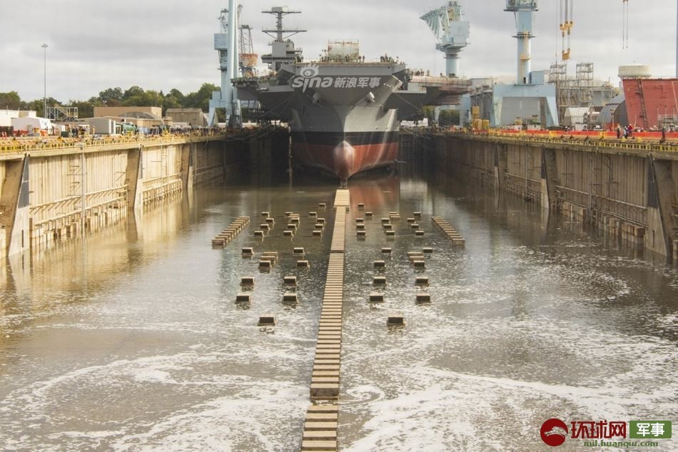 Tàu có biên chế thuỷ thủ đoàn đầy đủ lên tới 4660 người - bao gồm thuỷ thủ, sĩ quan chỉ huy, lực lượng không quân hải quân và sĩ quan bảo trì, bảo dưỡng máy bay. Nguồn ảnh: Sina.