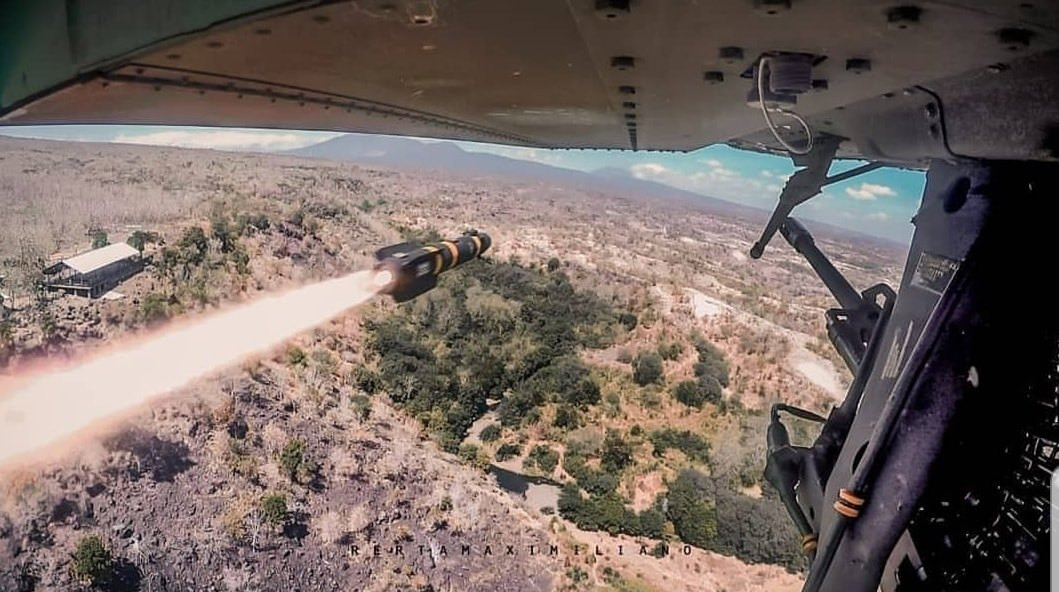 Tuy nhiên, trong biên chế của Quân đội Indonesia hiện cũng chỉ có 8 trực thăng tấn công loại này. Tất cả đều được trang bị radar loại AN/APG-78 cùng với tên lửa Hellfire. Nguồn ảnh: AMDR.