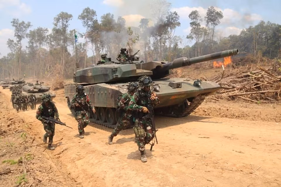 Cuộc tập trận của Lục quân Indonesia có sự tham gia của rất nhiều loại vũ khí. Các loại vũ khí này có xuất xứ từ rất phong phú, được Indonesia nhập khẩu từ nhiều quốc gia trên thế giới. Nguồn ảnh: AMDR.