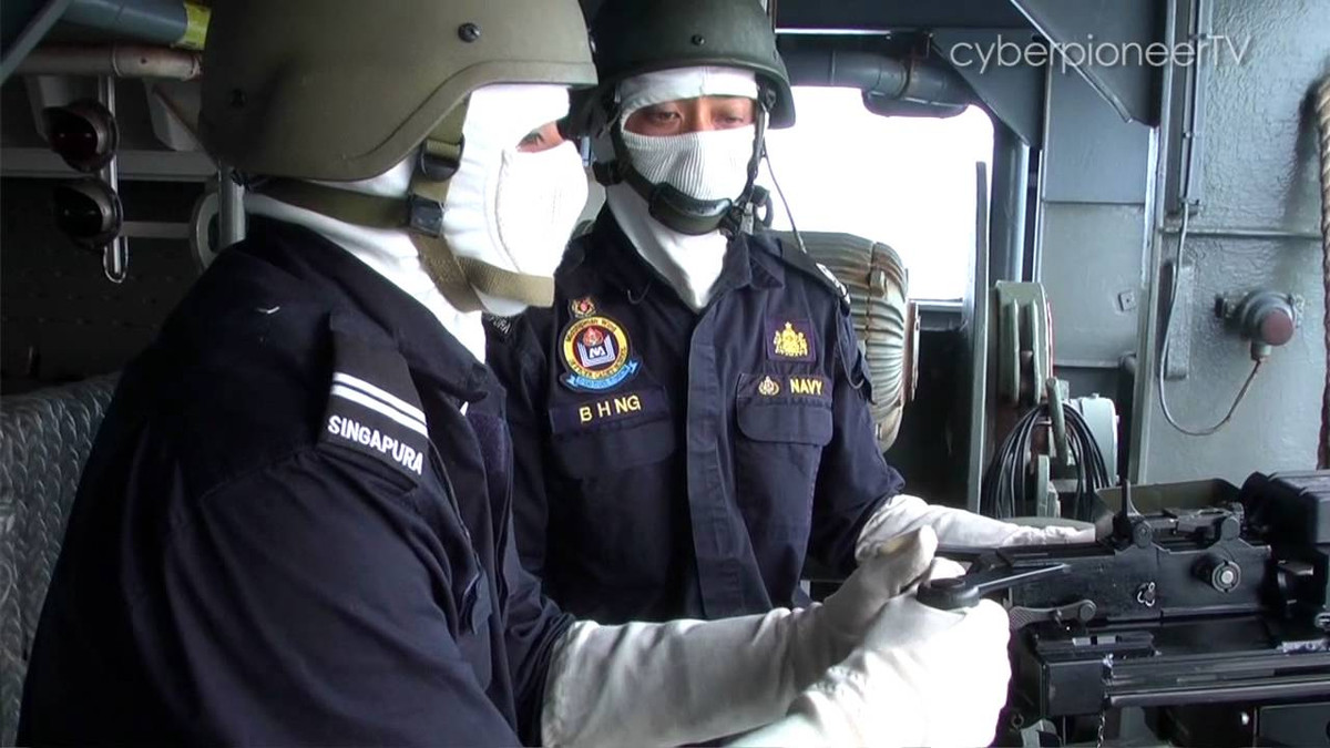 Từ những kinh nghiệm xương máu trong cuộc đại chiến và trong nhiều vụ hoả hoạn, tai nạn trên tàu chiến diễn ra sau này, những phụ kiện chống nóng cho thuỷ thủ đã được ra đời. Nguồn ảnh: Cyber.