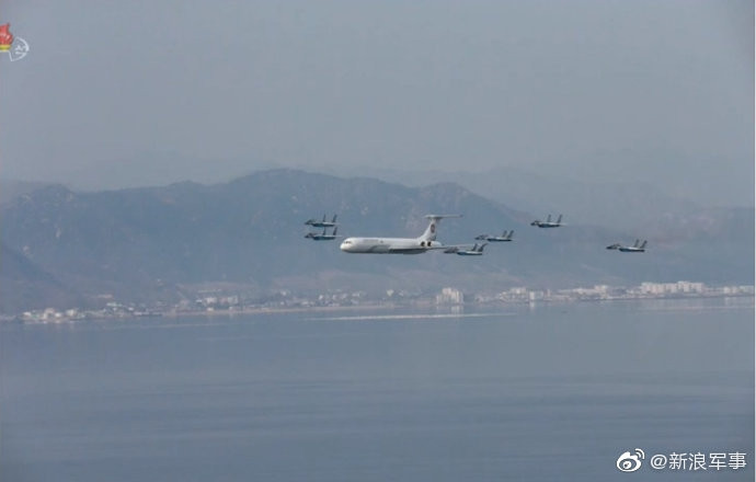 Không quân Triều Tiên vừa có cuộc tập trận cực kỳ hoành tráng, quy tụ rất nhiều loại máy bay, chiến đấu cơ trong lực lượng này. Trong đó, có không ít loại máy bay đời cũ hiện đã bị gần như cả thế giới cho "về hưu". Nguồn ảnh: Sina.