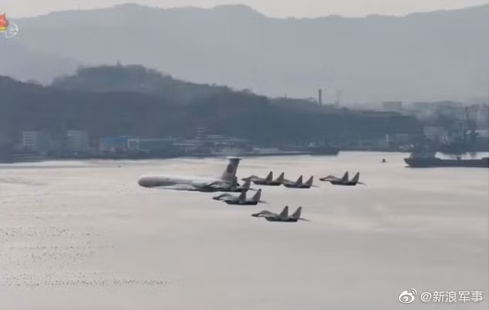 Máy bay chiến đấu hiện đại nhất của Không quân Triều Tiên là MiG-29 do Nga viện trợ xuất hiện trong cuộc tập trận lần này. Nguồn ảnh: Sina.
