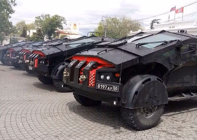 Falcatus được xây dựng trên khung gầm xe tải 4x4 KamAZ-4911, có thể chở 10 binh sĩ trang bị đầy đủ.