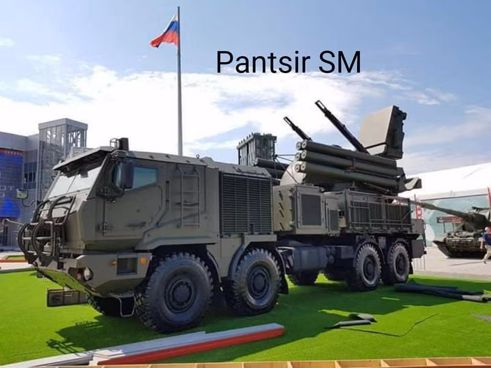 Pantsir-SM sẽ lột xác trở thành tổ hợp pháo - tên lửa phòng không tầm trung có hệ thống điều khiển hỏa lực được số hóa cao, có khả năng theo dõi, giám sát, phân loại và tấn công nhiều mục tiêu theo cơ chế tự động hóa chuyển tiếp ưu tiên.