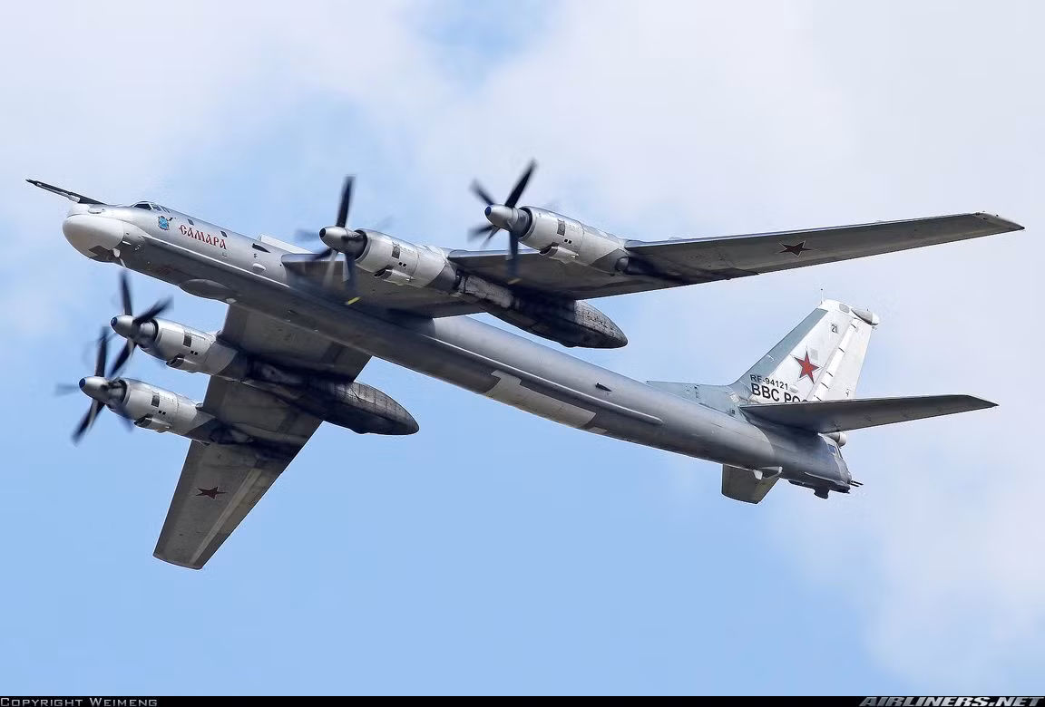 Máy bay ném bom chiến lược Tu-95MS cũng thường xuyên tham gia bay tuần tra ở khu vực này và cũng là "khách quen" của lực lượng không quân Nhật Bản, Hàn Quốc. Nguồn ảnh: QQ.
