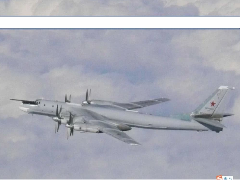 Đội hình bay của Nga bao gồm một máy bay ném bom tầm xa Tu-95MS, một máy bay cảnh báo sớm A-50 và một chiến đấu cơ Su-35 hộ tống. Nguồn ảnh: QQ.