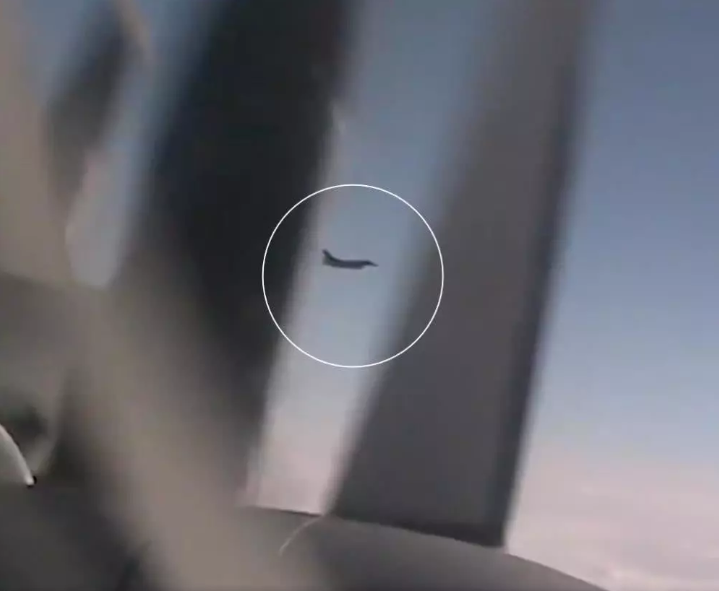 Phía Nhật Bản đã điều các máy bay chiến đấu F-15 trong khi đó Hàn Quốc đưa các tiêm kích F-16 của nước này lên đối phó. Nguồn ảnh: QQ.