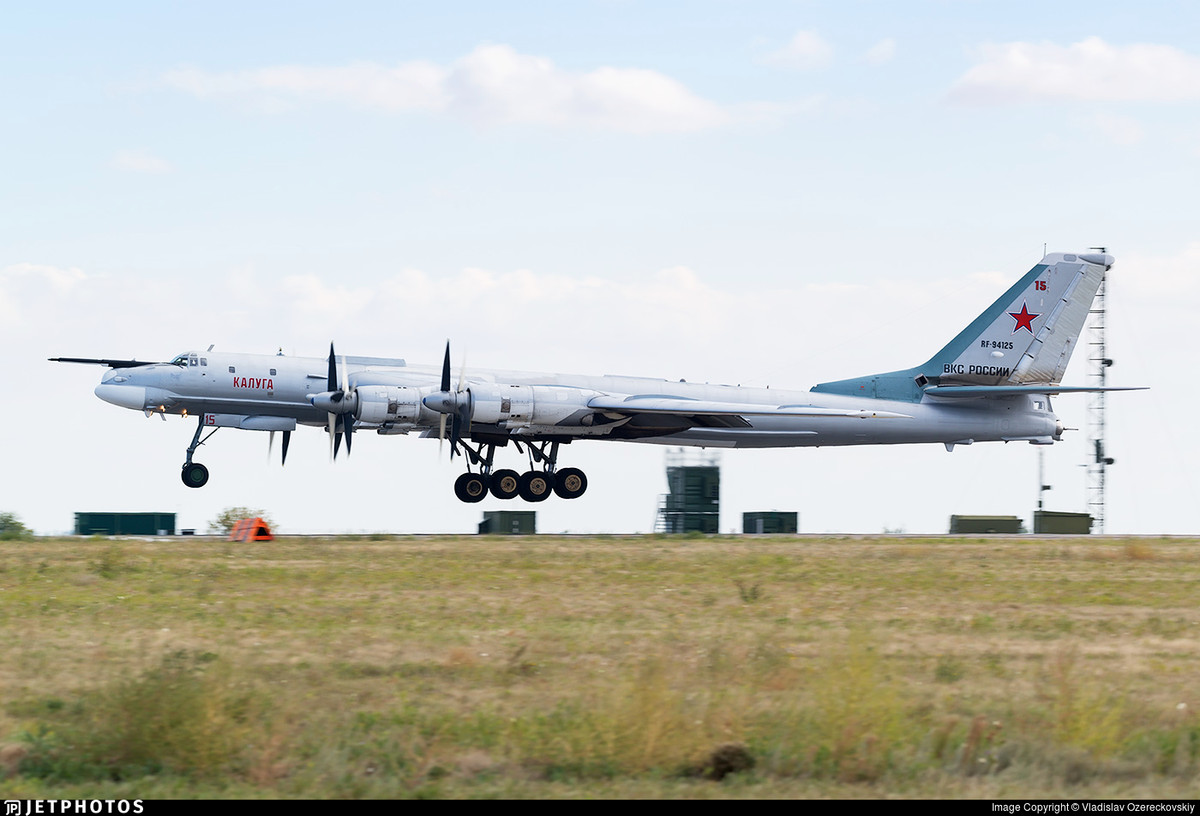 Thậm chí, phía Hàn Quốc, Nhật Bản còn liên lạc qua bộ đàm với các phi công Nga. Các chiến đấu cơ này đã theo sát hành trình của đội bay Tu-95MS cho tới khi đoàn bay của Nga ra khỏi khu vực nhạy cảm này. Nguồn ảnh: QQ.