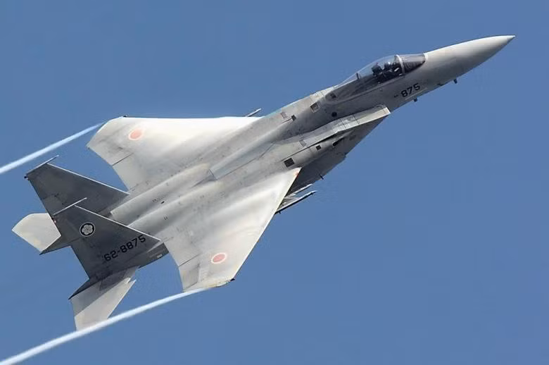 Tiêm kích hạng nặng F-15J được Nhật Bản chế tạo theo giấy phép của Boeing cũng là chủng loại chiến đấu cơ thu hút nhiều sự quan tâm của truyền thông quốc tế.