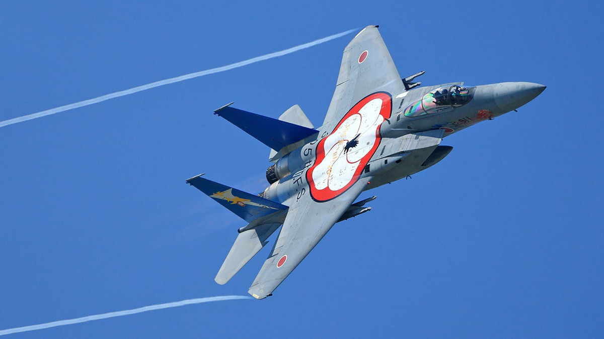 Bên cạnh đó 99 chiếc, F-15J khác không có tiềm năng nâng cấp sẽ được thay thế bằng 105 tiêm kích F-35A/B, Tokyo có thể sẽ bán rẻ các máy bay này cho đối tác tại khu vực châu Á - Thái Bình Dương.