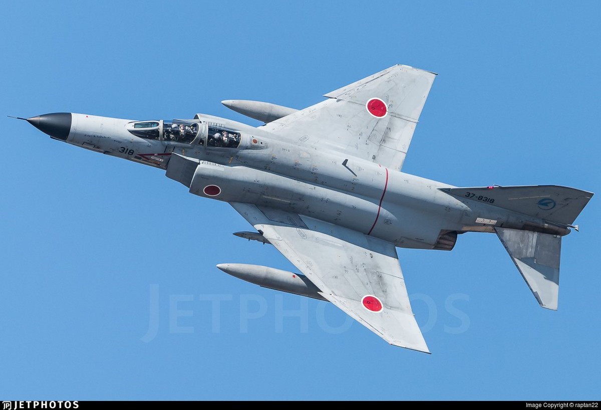 Có một điều đáng ngạc nhiên là mặc dù được đánh giá nằm trong danh sách những lực lượng không quân hiện đại hàng đầu thế giới nhưng Nhật Bản vẫn duy trì số lượng khá lớn tiêm kích F-4EJ Phantom II đã cao tuổi.