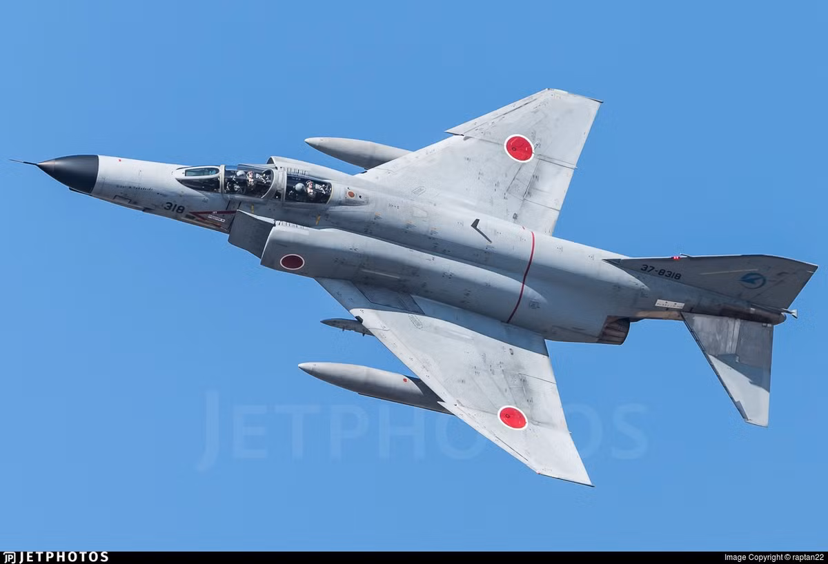 Có một điều đáng ngạc nhiên là mặc dù được đánh giá nằm trong danh sách những lực lượng không quân hiện đại hàng đầu thế giới nhưng Nhật Bản vẫn duy trì số lượng khá lớn tiêm kích F-4EJ Phantom II đã cao tuổi.