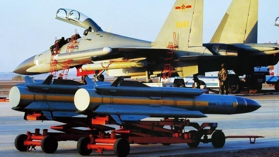 Ngoài tầm bắn khá tốt, tên lửa Kh-31 còn có tốc độ bay rất cao, tối đa lên tới Mach 3.5 kết hợp cùng với hệ thống dẫn đường quán tính/radar chủ động cho phép nó đạt hiệu quả tiêu diệt mục tiêu cực cao. Nguồn ảnh: Pinterest.