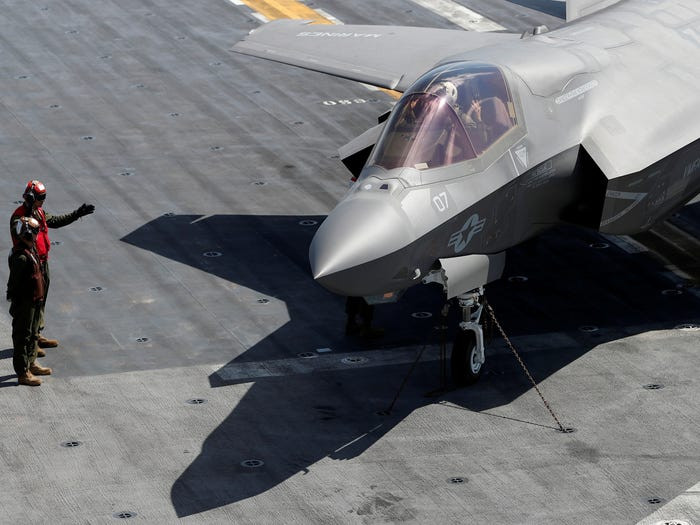 Với việc chiến đấu cơ F-35 được sản xuất và bán chạy như tôm tươi trên khắp thế giới, Lockheed Martin đã trở thành tập đoàn vũ khí có doanh thu cao nhất thế giới, tổng cộng lên tới 44,9 tỷ USD. Nguồn ảnh: BI.