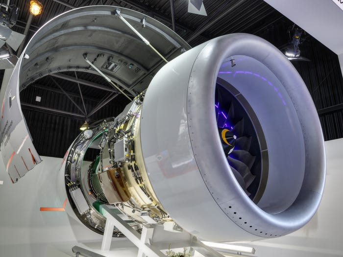 Có vẻ như ở Nga, sản xuất máy bay... có lãi hơn. Bằng chứng là tập đoàn United Aircraft của quốc gia này có doanh thu tới 6,4 tỷ USD, vượt xa tập đoàn đóng tàu ngầm kể trên. Nguồn ảnh: BI.