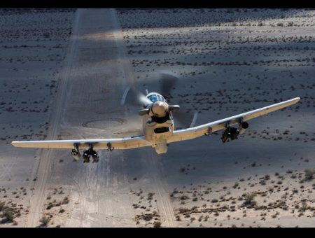 AT-6 Wolverine: Được sản xuất bởi Beechcraft, AT-6 Wolverine là một máy bay tấn công hạng nhẹ đa nhiệm đang cạnh tranh với Super Tucano A-29 để nằm trong chương trình chiến đấu cơ hạng nhẹ của Không quân Mỹ. Tốc độ tối đa của AT-6 Wolverine là 827 km/h trong khi quãng đường nó đi được là 3.195 km.