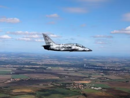 L-39NG là một dòng máy bay tấn công hạng nhẹ mới do Aero Vodochody phát triển chủ yếu cho Không quân Séc. Máy bay L-39NG được triển khai trong các nhiệm vụ huấn luyện trên không cơ bản và nâng cao, tấn công chớp nhoáng, trinh sát cũng như hỗ trợ không lực tầm gần.